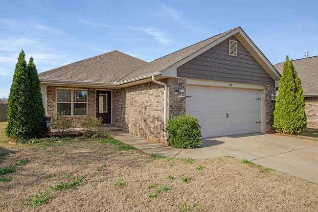 Building Photo - 808 Willow Shoals Dr SW