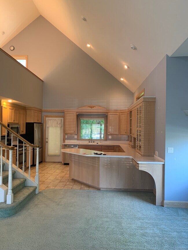 Building Photo - 8660 Brookfield Dr