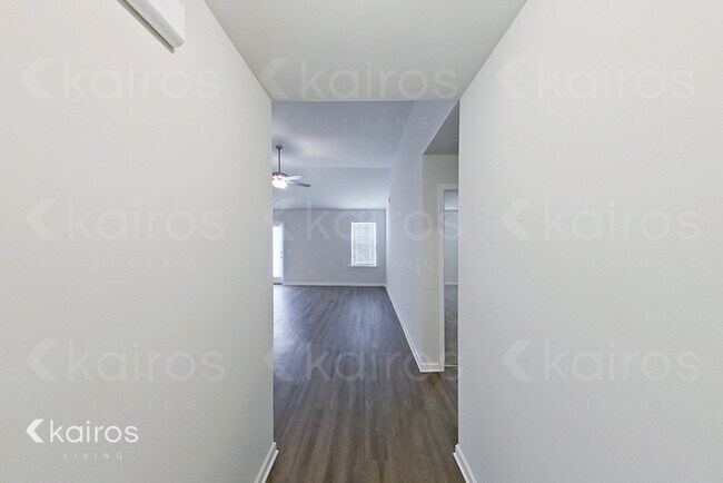 Foto del edificio - 205 Redwood Ct