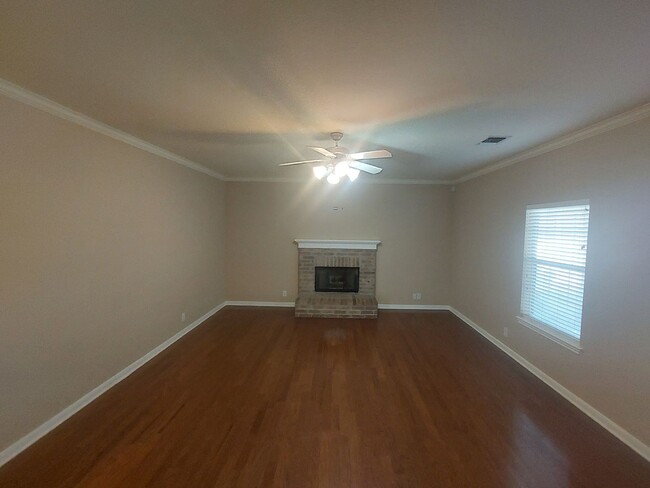 Building Photo - Rare 5 bedroom near lake in gated communit...
