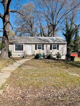 Building Photo - 211 Deerfield Dr