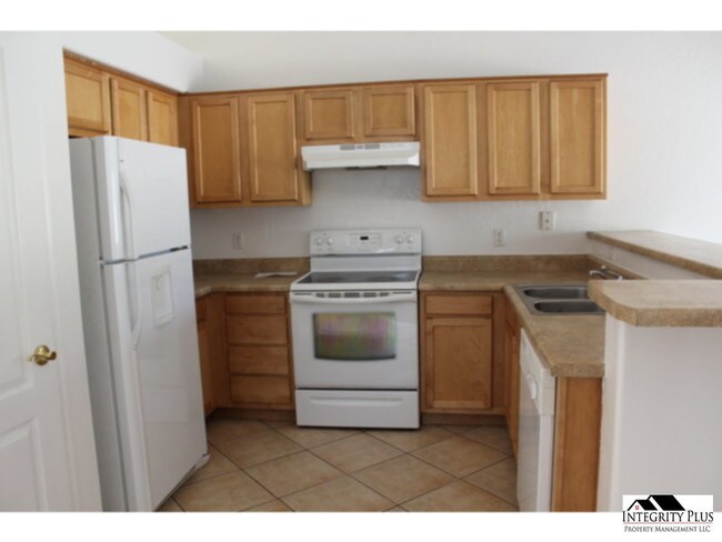 Building Photo - 4 bd 2 ba