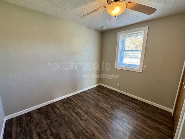 Building Photo - 704 W Superior St