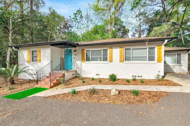 Building Photo - 304 NW 24th St