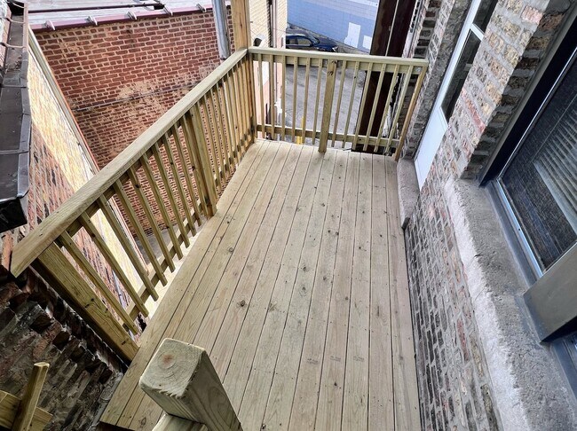 Foto del edificio - 2187 N Clybourn Ave