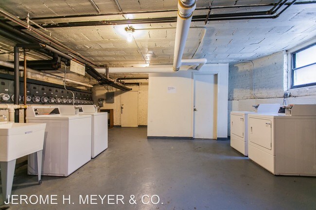 Foto del edificio - 7722 N Marshfield Ave