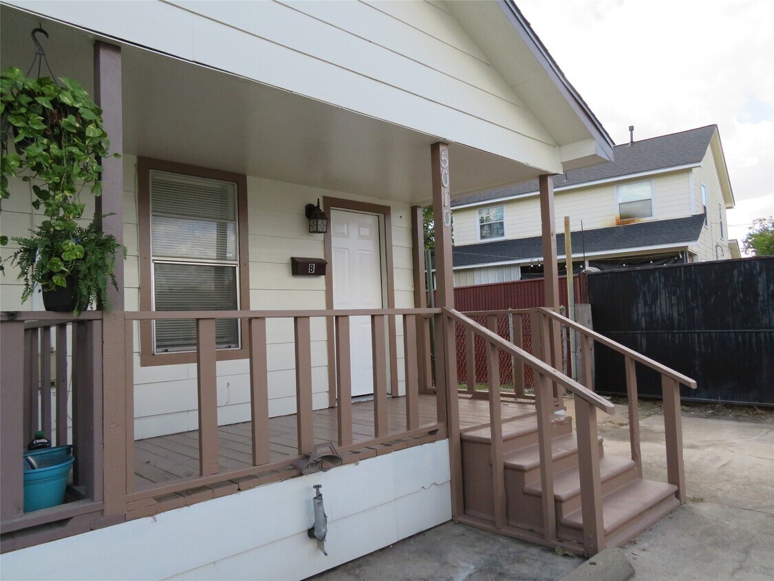 Foto principal - 5010 Walker St