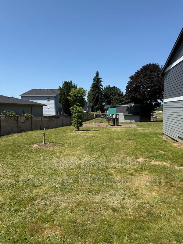 Foto del edificio - 3879 NE 152nd Ave