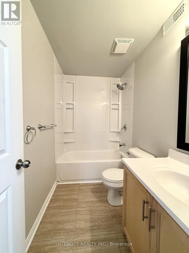 Building Photo - 410 Queen St S