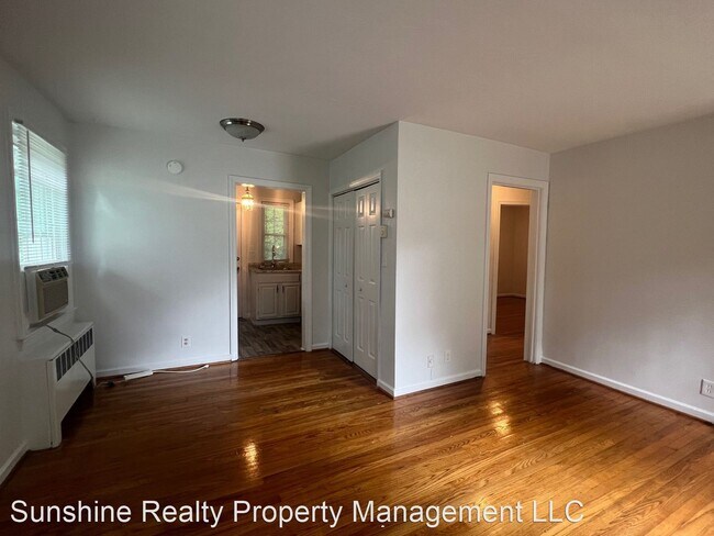 Building Photo - 2 br, 1 bath House - 1400 Roslyn Dr Unit 15-A