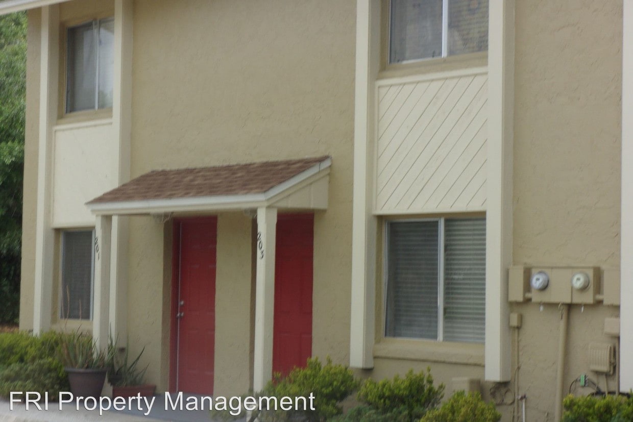 Primary Photo - 209 S Moss Rd