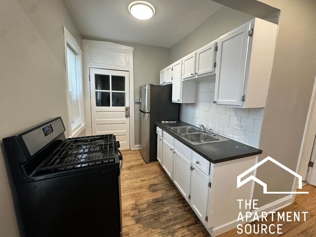 Foto del edificio - 4902 N St Louis Ave