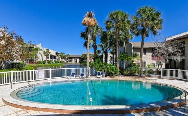 Foto del edificio - 3814 N Lake Dr