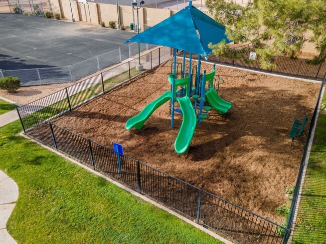 Building Photo - Sierra Pines