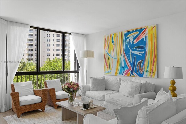Building Photo - 520 Brickell Key Dr