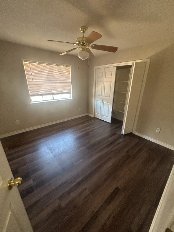 Foto del edificio - 928 Crepe Myrtle St