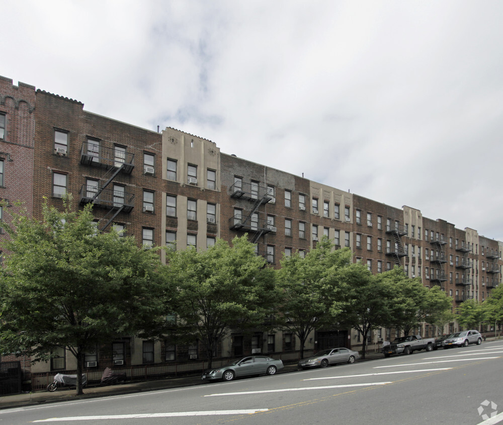 Primary Photo - 290 Empire Blvd