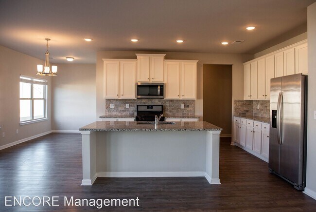 Building Photo - 4 br, 2.5 bath House - 2477 Bear Mountain St