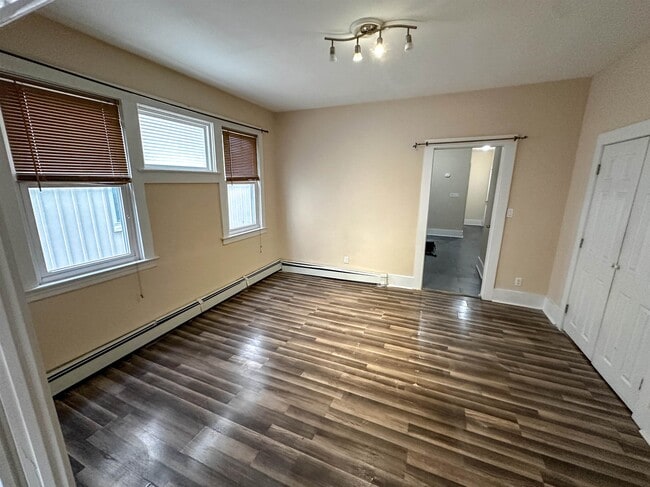 Foto del edificio - 327 Ashton Ave