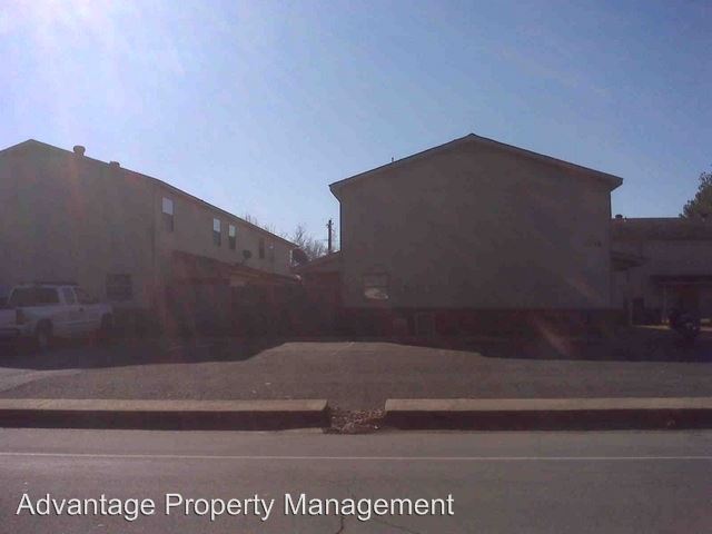 Primary Photo - 1325 Robins St