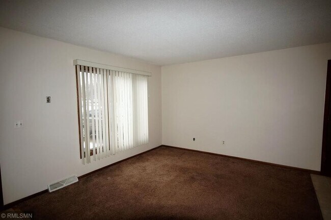Living Room - 403 Belle Aire Dr