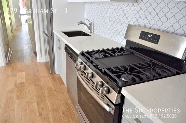 Building Photo - Little Italy Three Bedroom Apartment - Main Floor
