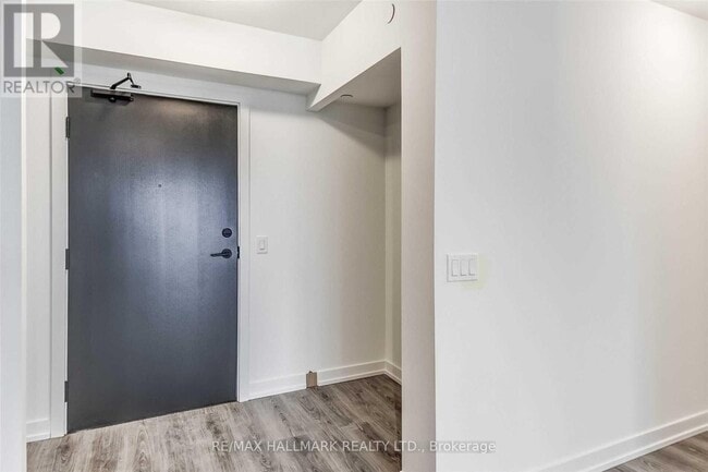 Building Photo - 1480 Bayly St