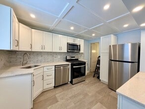 Building Photo - 1612 Oak Grove St