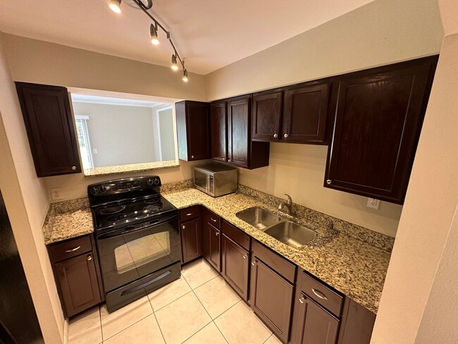 Foto del edificio - 2 Bedroom, 2.5 Bath Condo in Winter Park!