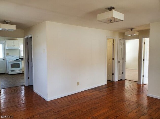 Building Photo - 29 George Hill Rd