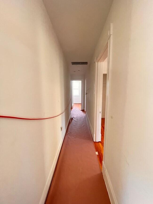 Foto del edificio - 323 N 36th St