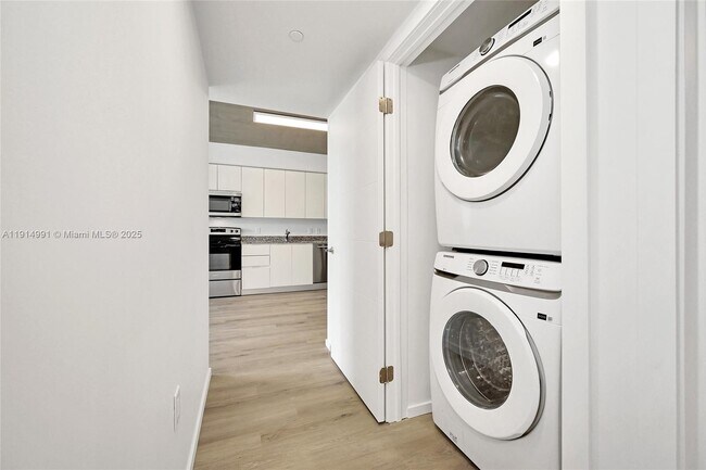 Foto del edificio - 475 NE 125th St