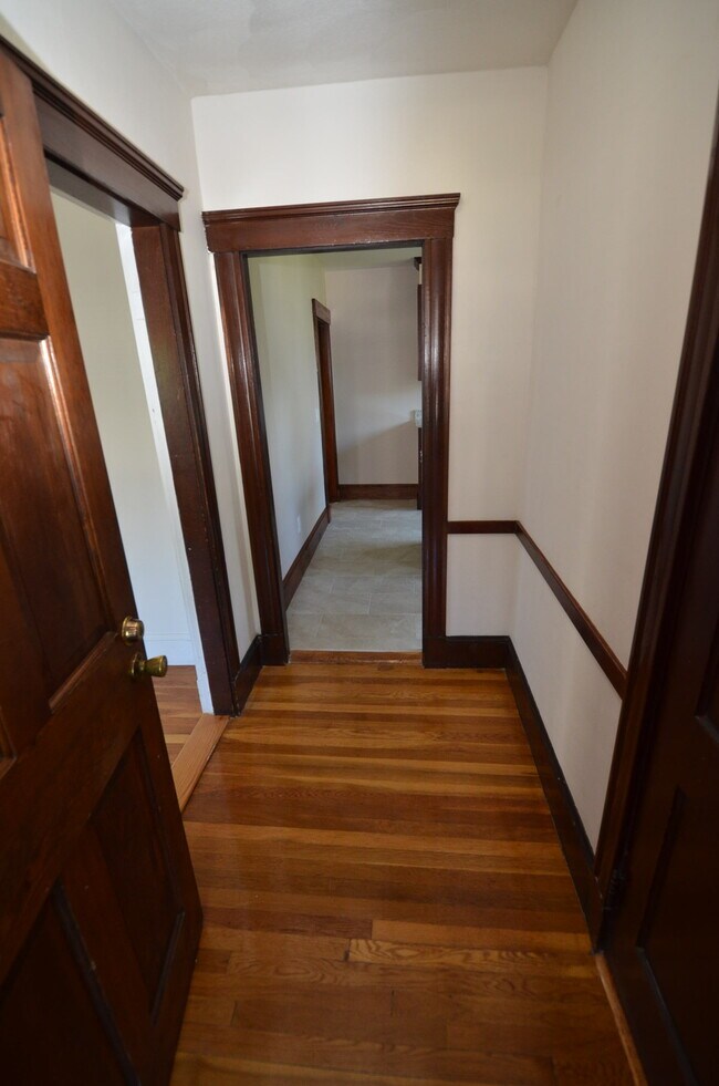 Front Hall - 34 Vine St