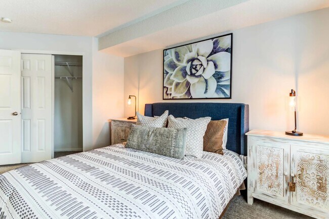 Foto del edificio - SPECIAL!! Premium Amenities, Wood Flooring...