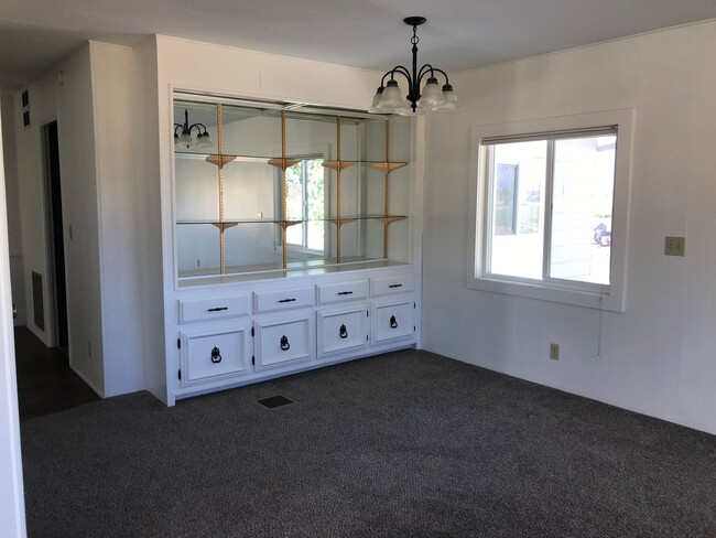 Building Photo - $500 off first mo. rent  *WATER/SEWER/ELEC...
