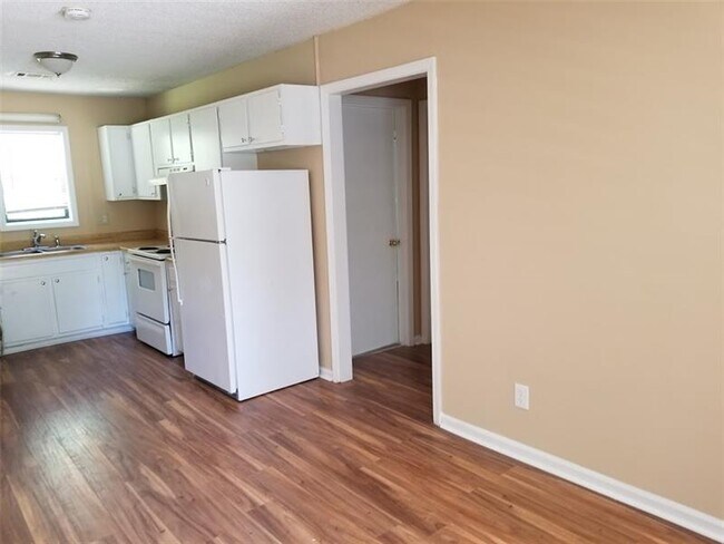 Foto del edificio - 599 Elmwood St