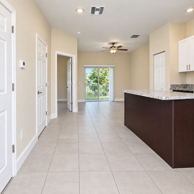 Foto del edificio - 3221-3409-3409 SW 8th Pl