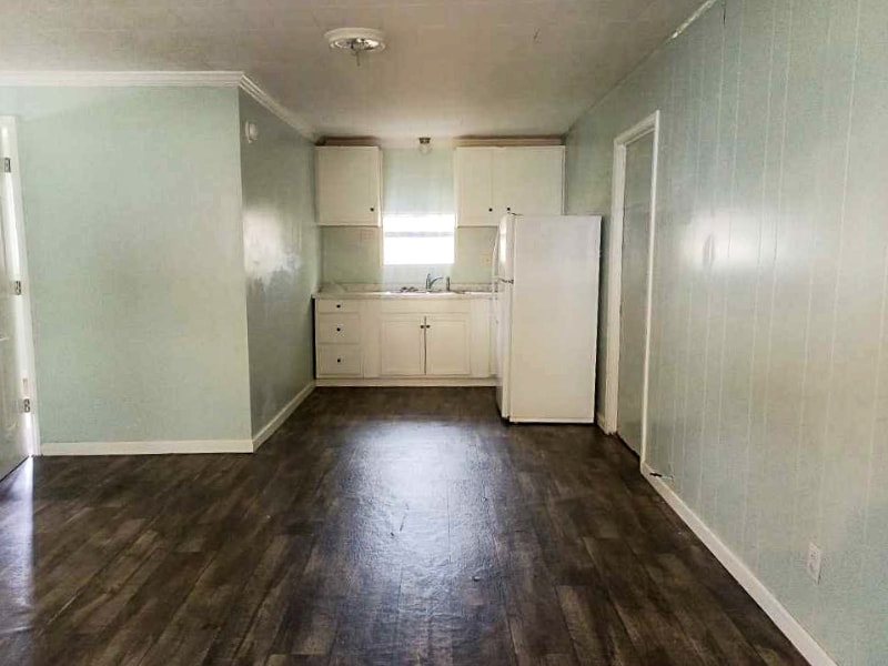 Primary Photo - 416 S Ave J