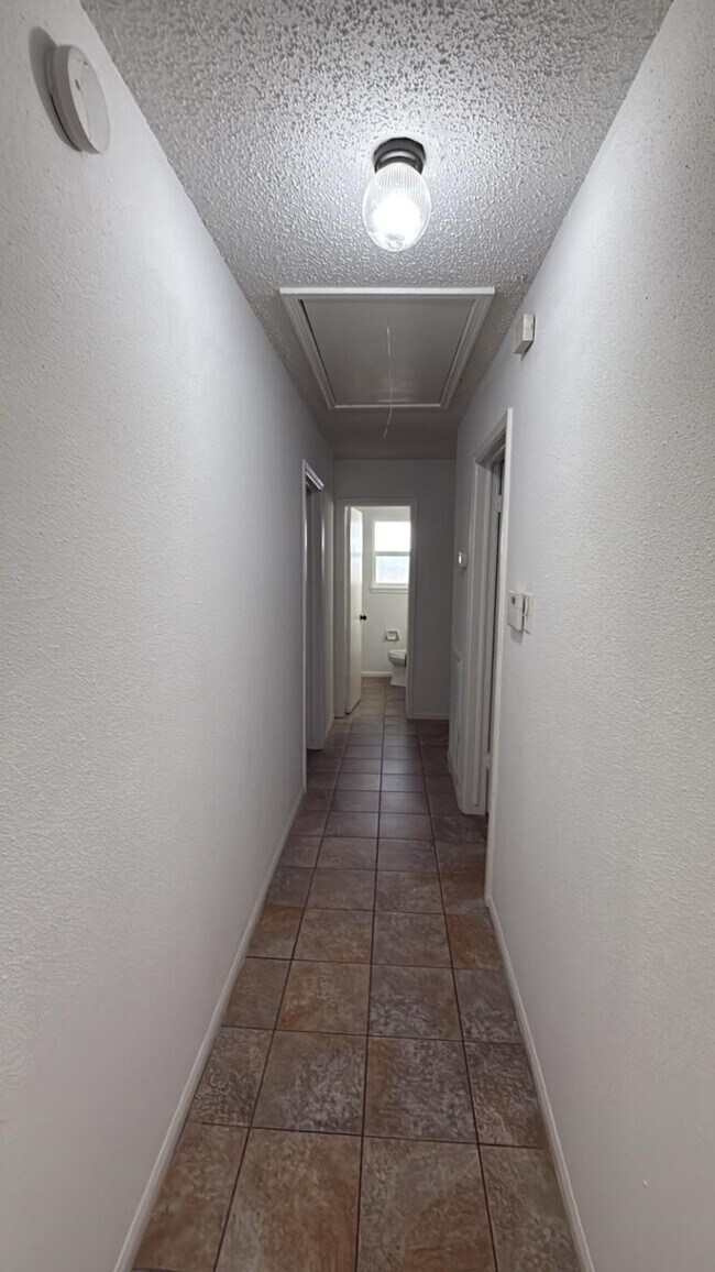 Foto del edificio - 8230 Amurwood Dr