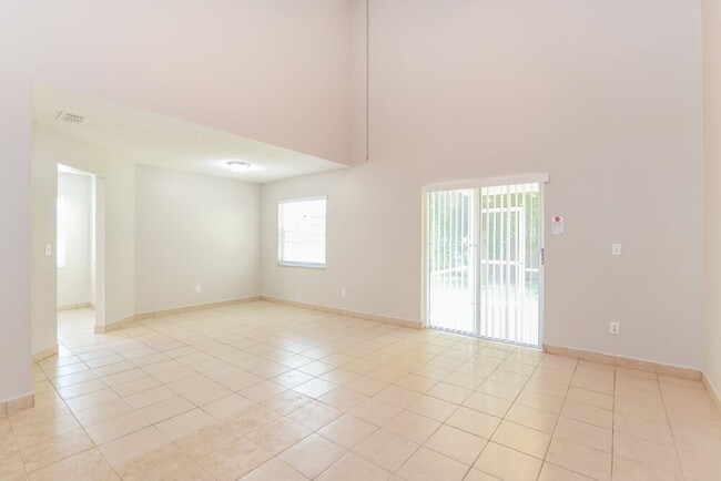 Foto del edificio - 4728 Alexis Dr