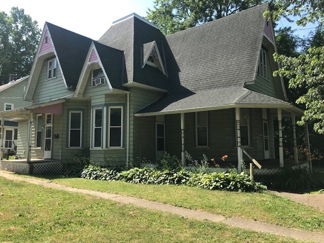 Building Photo - 624 Spruce St