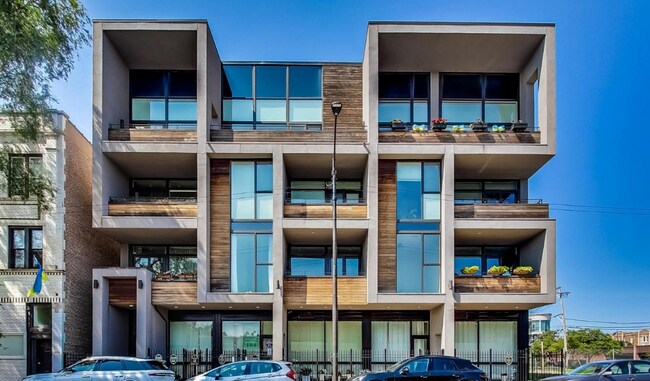 Foto del edificio - 2424 W Chicago Ave