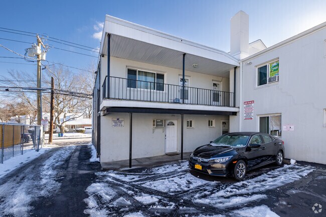 Foto del edificio - 360 Larkfield Rd