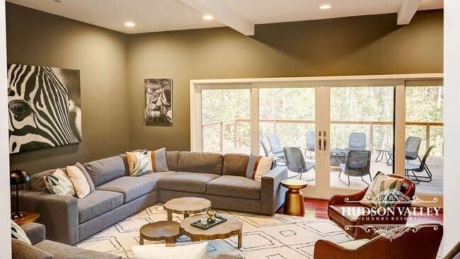 Building Photo - Elegant 7-Bedroom Estate in White Plains – Luxury Living at Its Finest