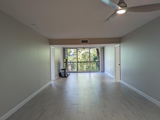 Building Photo - 2001 Marina Isle Way