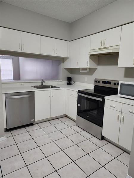 Foto del edificio - 51 Whitehead Cir