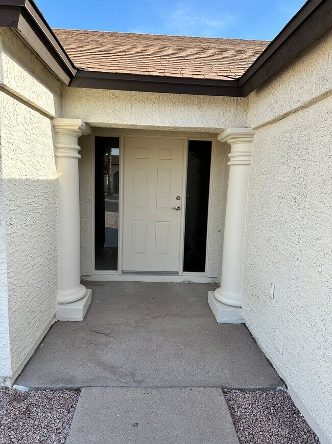 Foto del edificio - Mcclintock & Chandler single story Chandler home