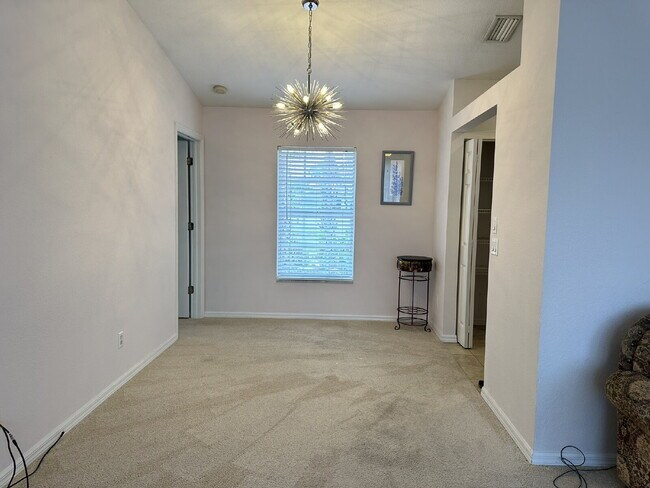 Foto del edificio - You'll love this charming 3/2/2 home in th...