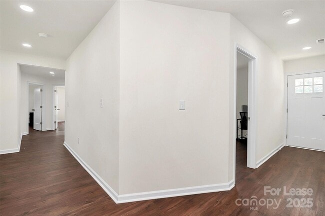 Building Photo - 403 E 27th St