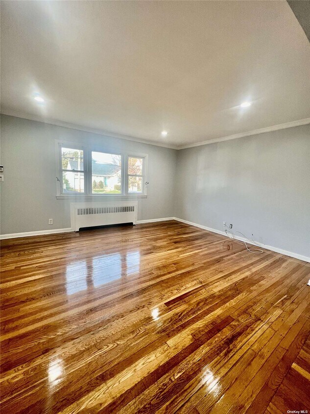 21 Halsey St, Freeport, NY 11520 Room for Rent in Freeport, NY